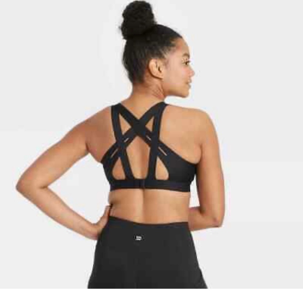 Women's Medium Support Strappy
Back Bonded Sports Bra - All in Motion
Size Small